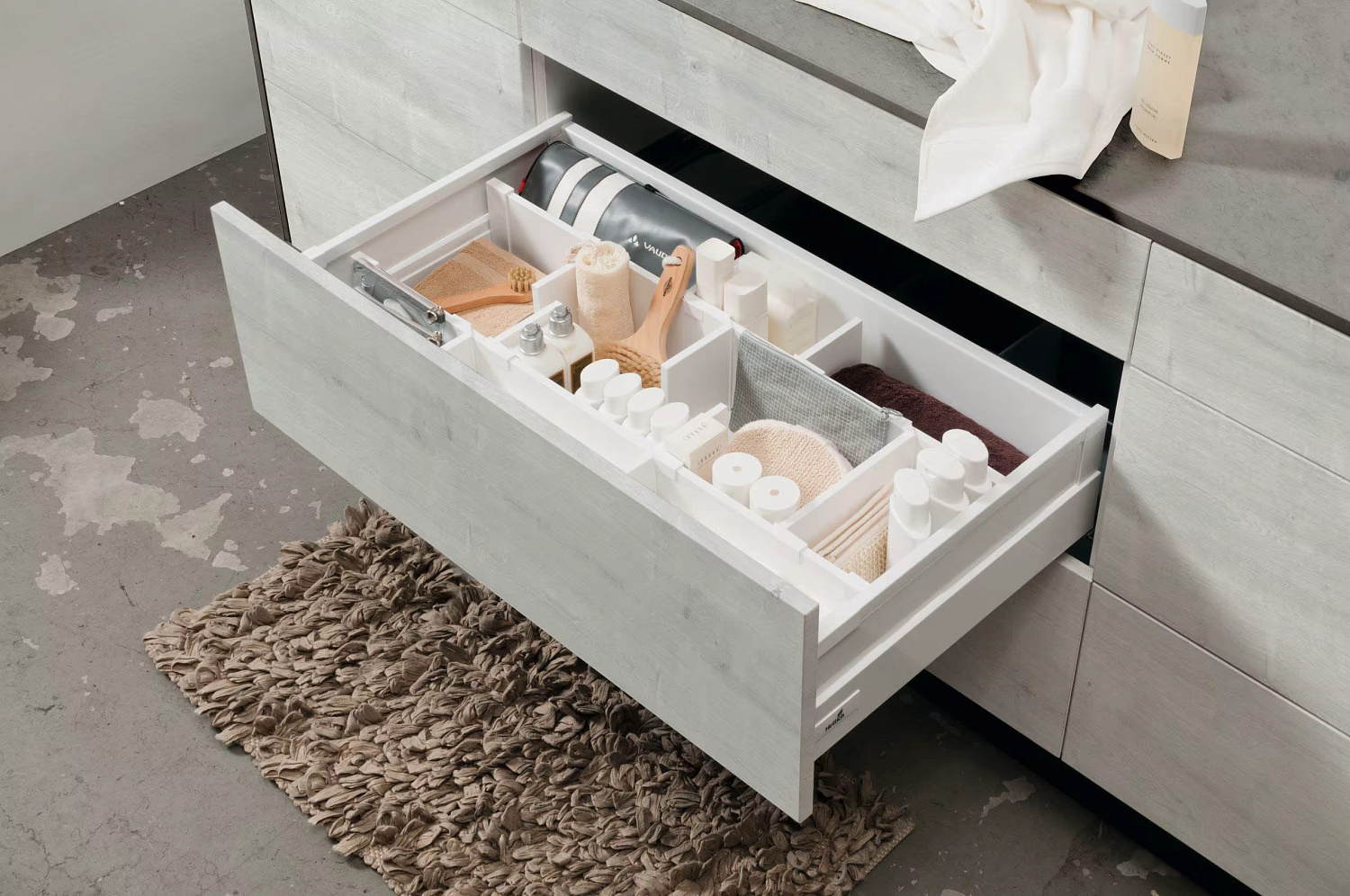 Система висувних шухляд Atira