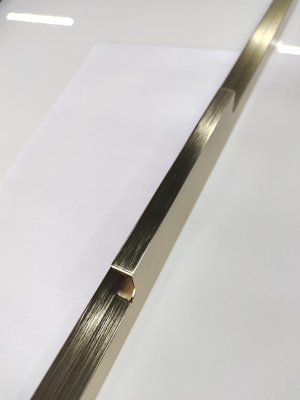 Профіль рамковий Е-10R з ручкою H200 мм (М04) L=3,0 м, Латунь фактура, Elite