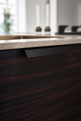 Ручка BENCH, м/о 160мм, L200 мм, чорний браш